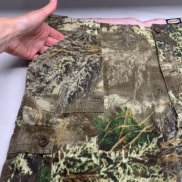 Magellan Sportswear Woods Camouflage Bermuda Cargo Shorts Size 16 NWT - Picture 3 of 12